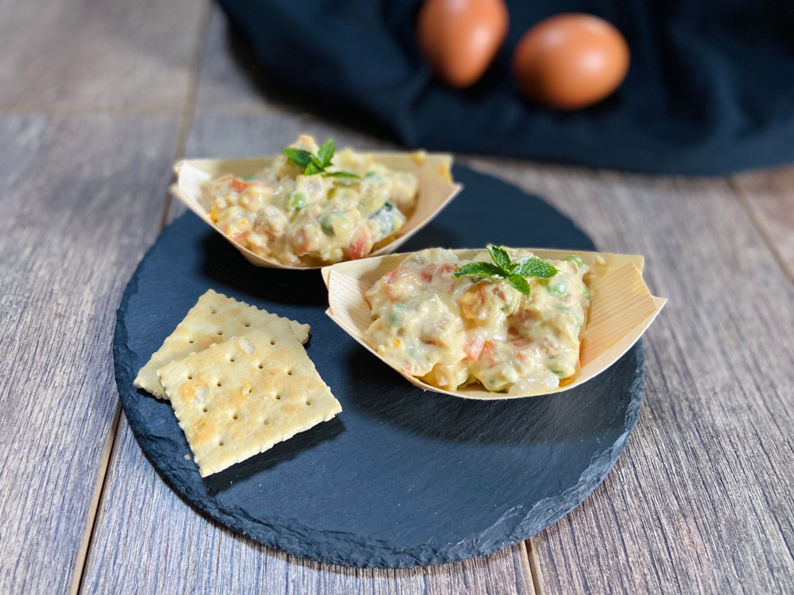 Salade russe avec thon et œufs