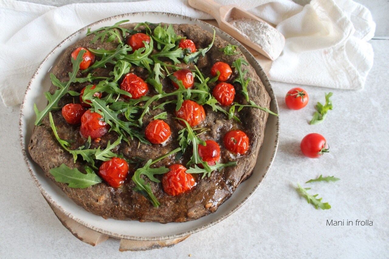 Focaccia aux 7 céréales avec Tomates Cerises et Roquette