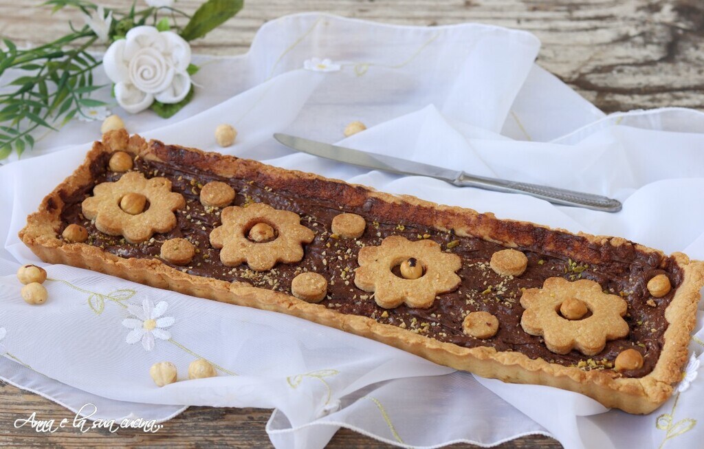 tarte avec crème aux noisettes et éclats