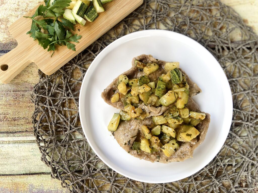 Escalopes de veau avec courgettes sautées