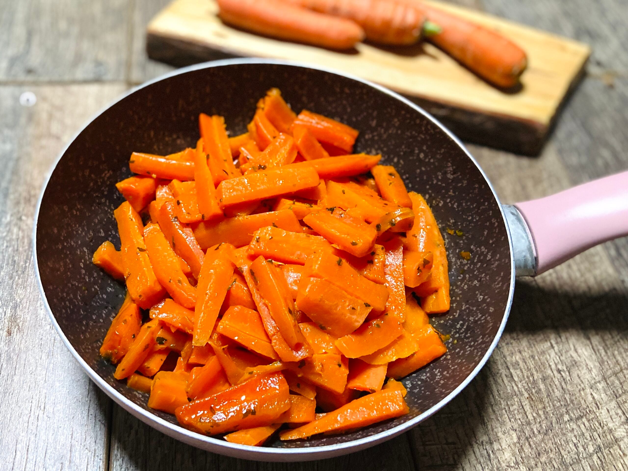 Carottes en bâtonnets à la poêle