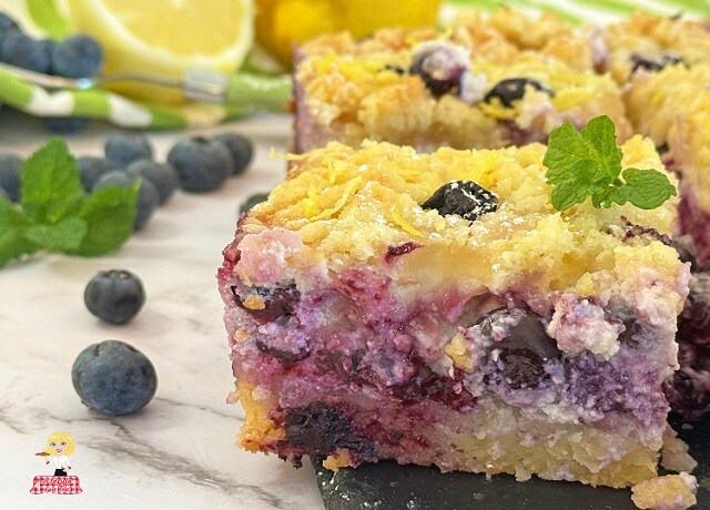 GÂTEAU CRUMBLE AUX MYRTILLES