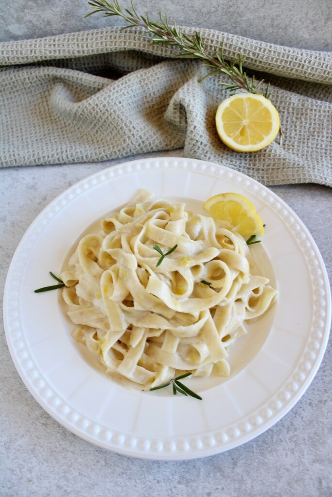 Tagliatelles crémeuses aux Poireaux et Romarin