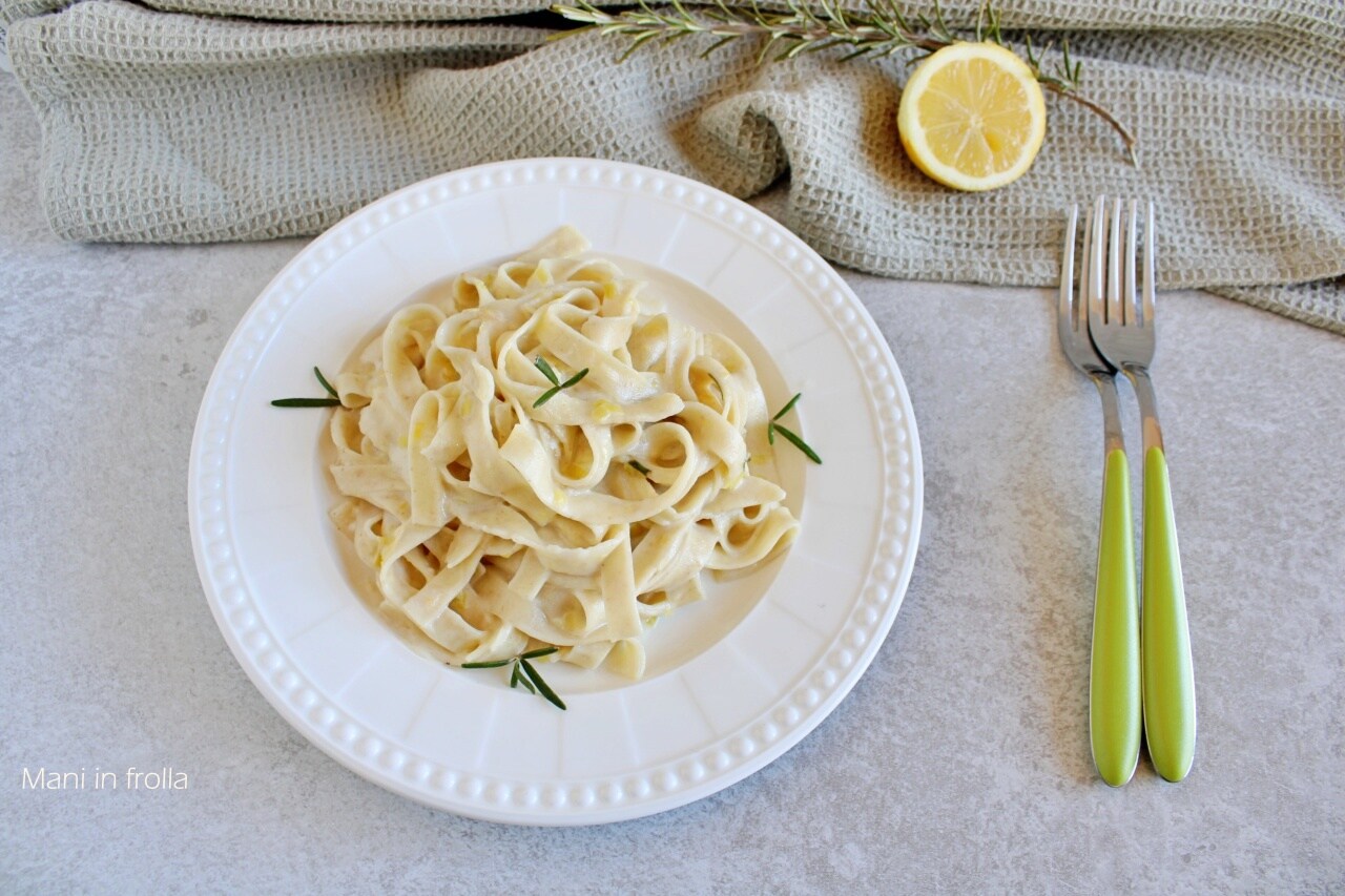 Tagliatelles crémeuses aux Poireaux et Romarin