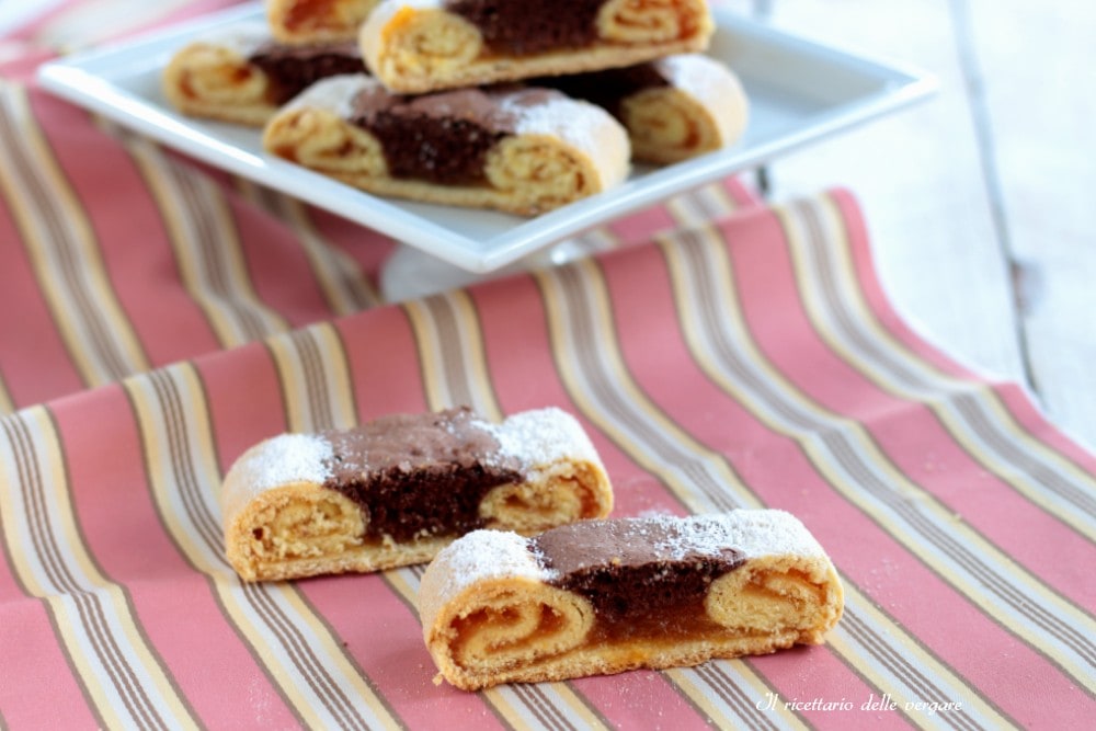 Biscuits bicolores à la confiture