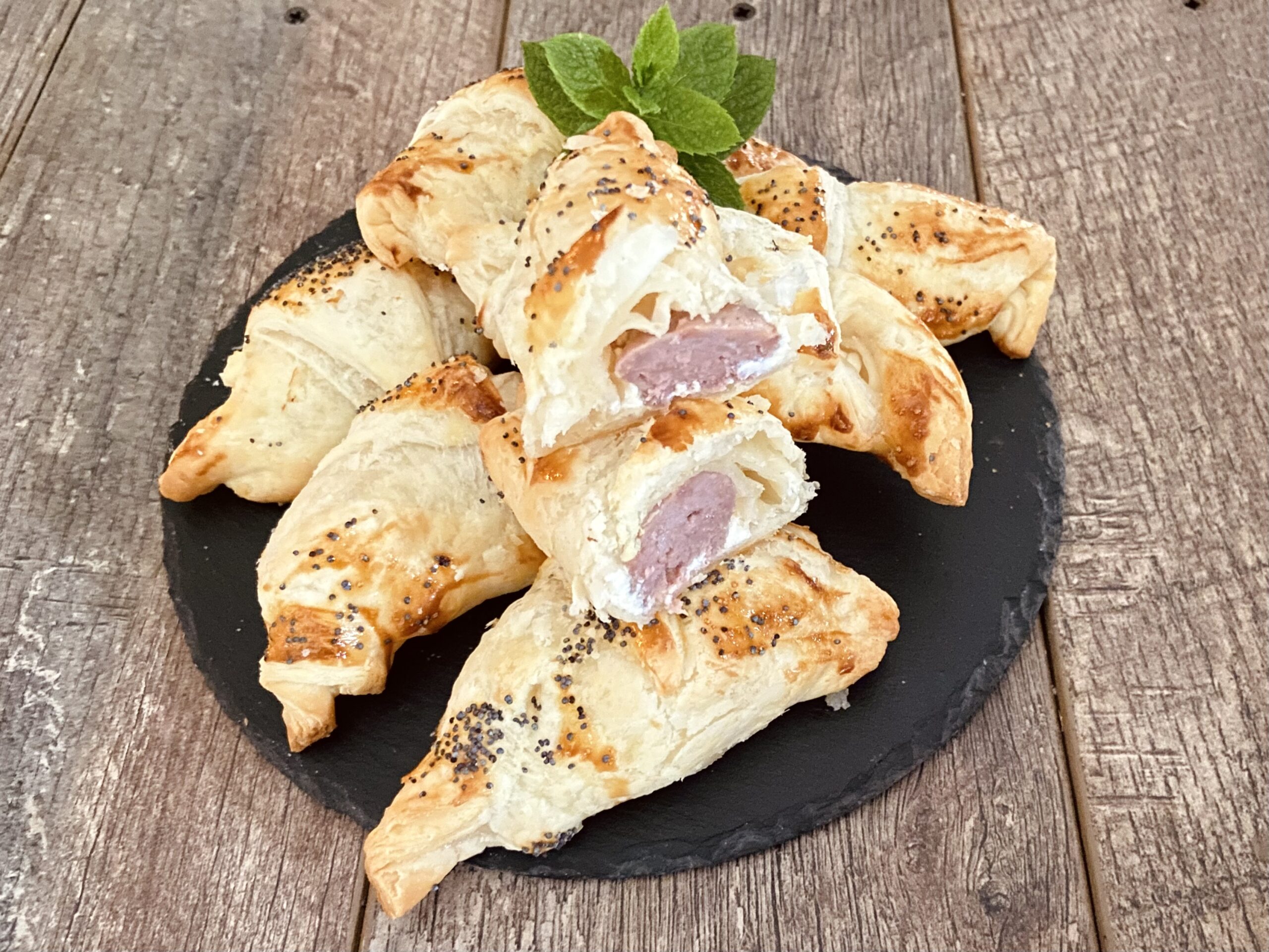 Croissants salés à la saucisse