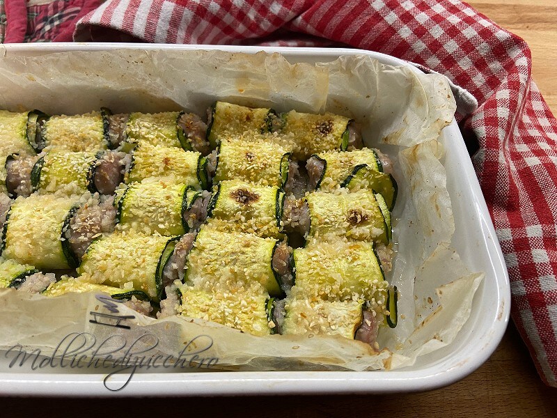 Rouleaux de courgettes et saucisse