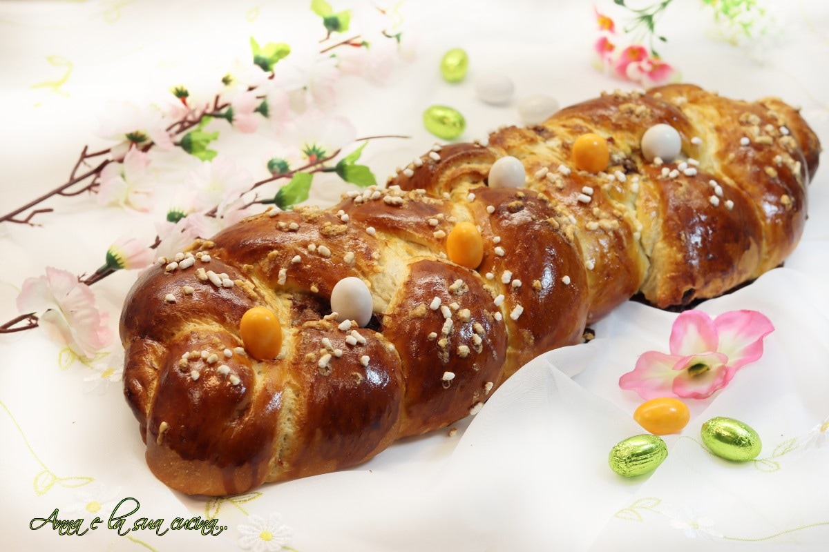 Tresse de Pâques sucrée avec crème de noisettes