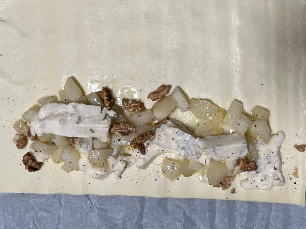 couronne de pâte feuilletée aux poires et gorgonzola