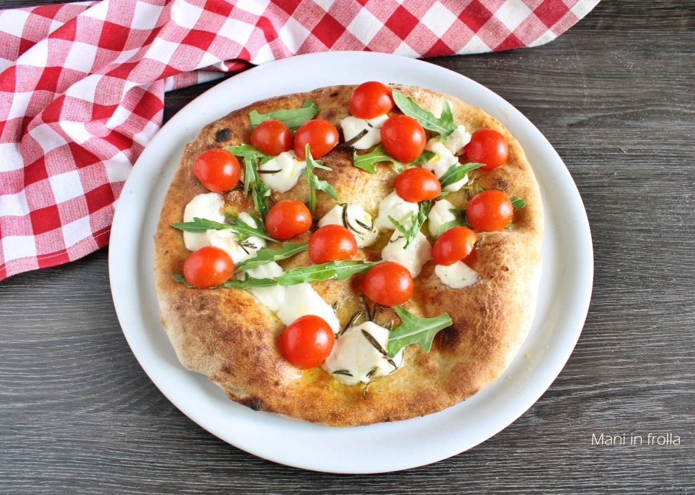 Pizza Blanche Stracchino Tomates Cerises et Roquette