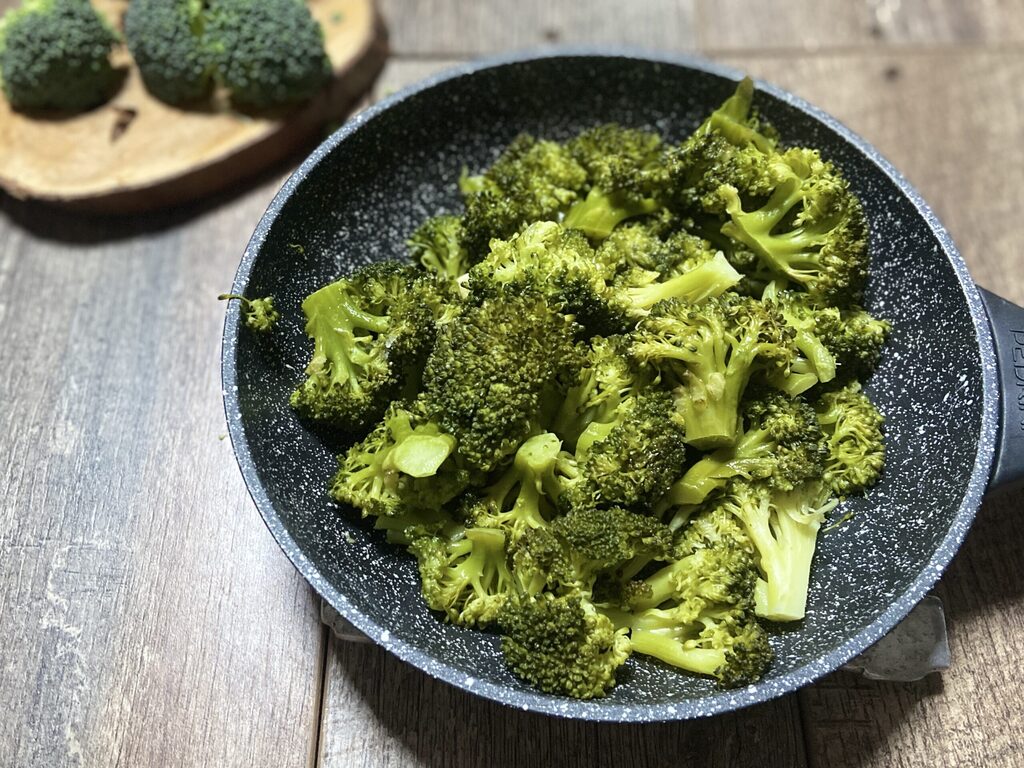 Brocolis mijotés à la poêle