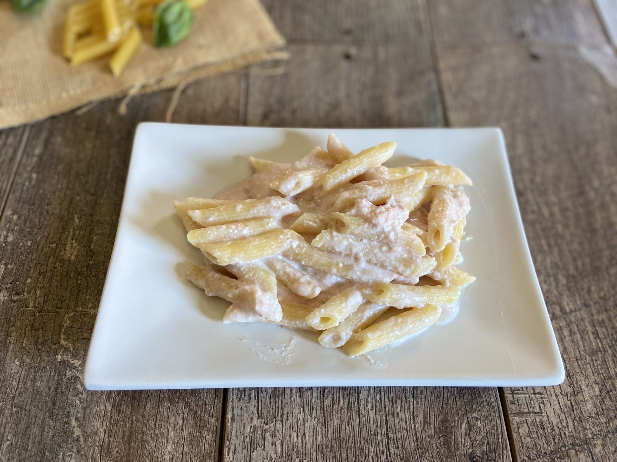 Penne avec jambon et ricotta
