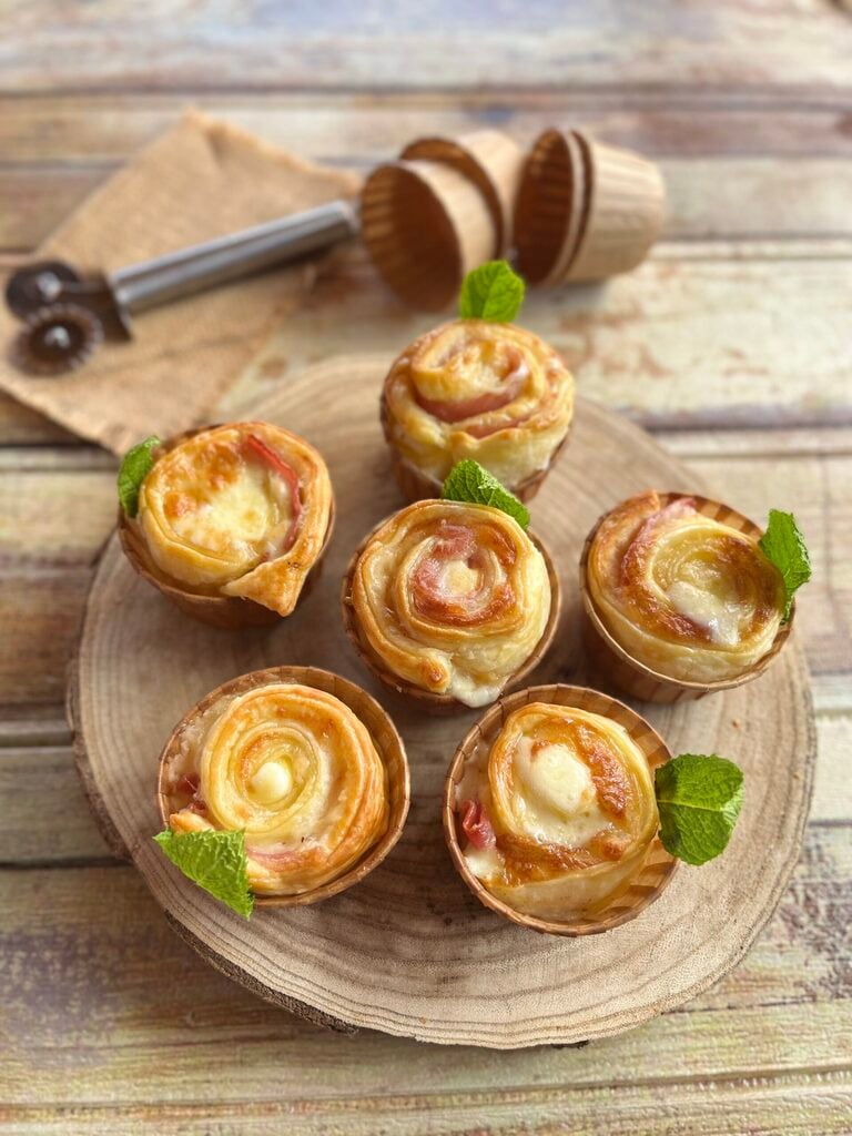 muffins de pâte feuilletée au bacon et fromage