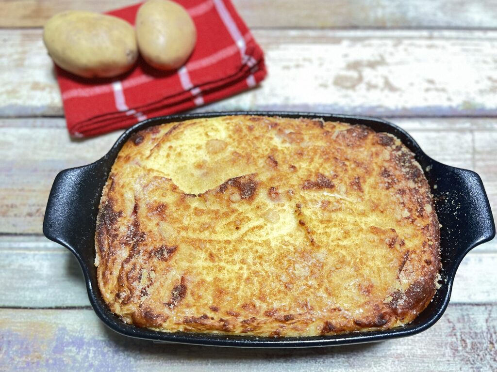 gâteau de pommes de terre avec lard et fontina