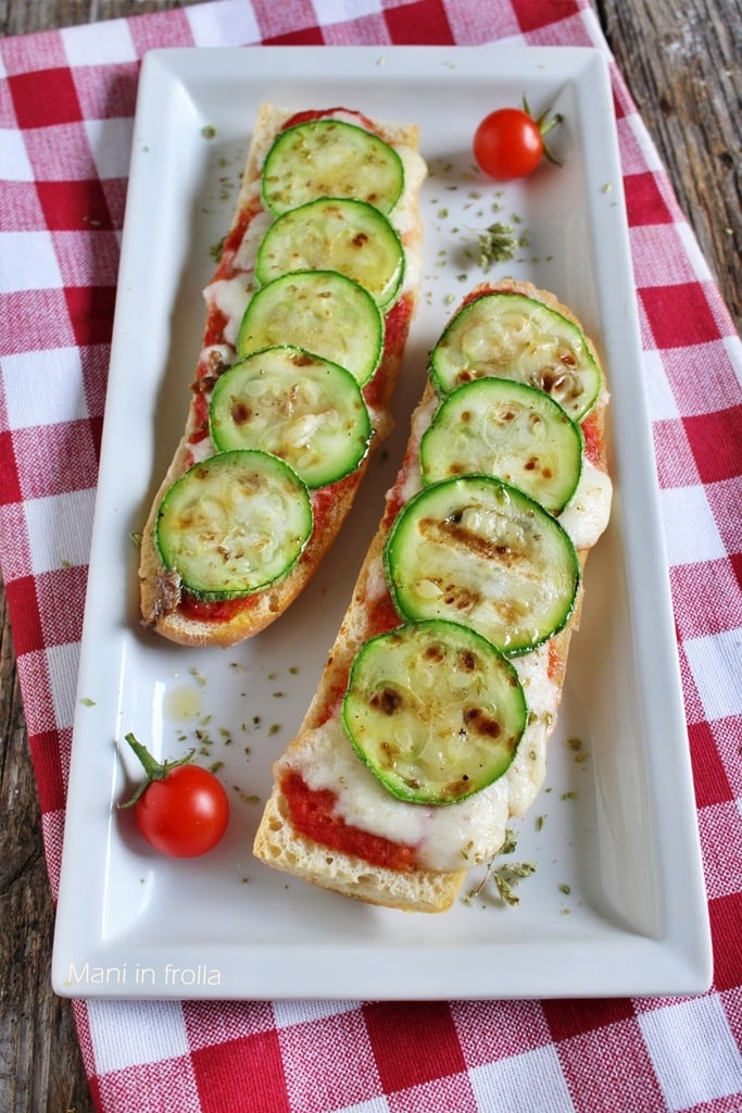Baguette au four avec Mozzarella et Courgettes