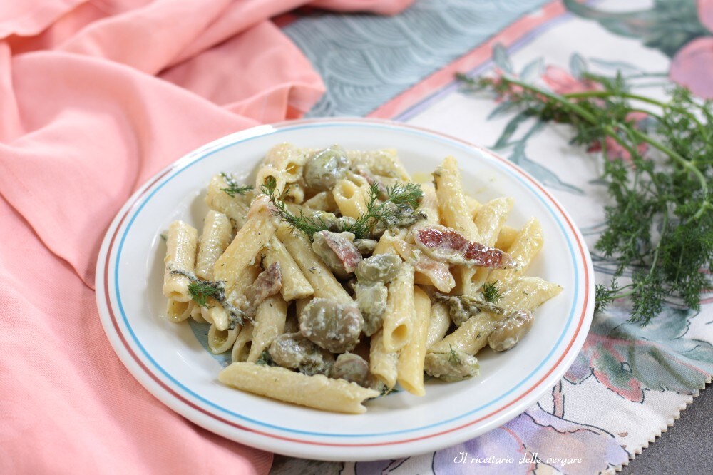Penne avec fèves et lardons