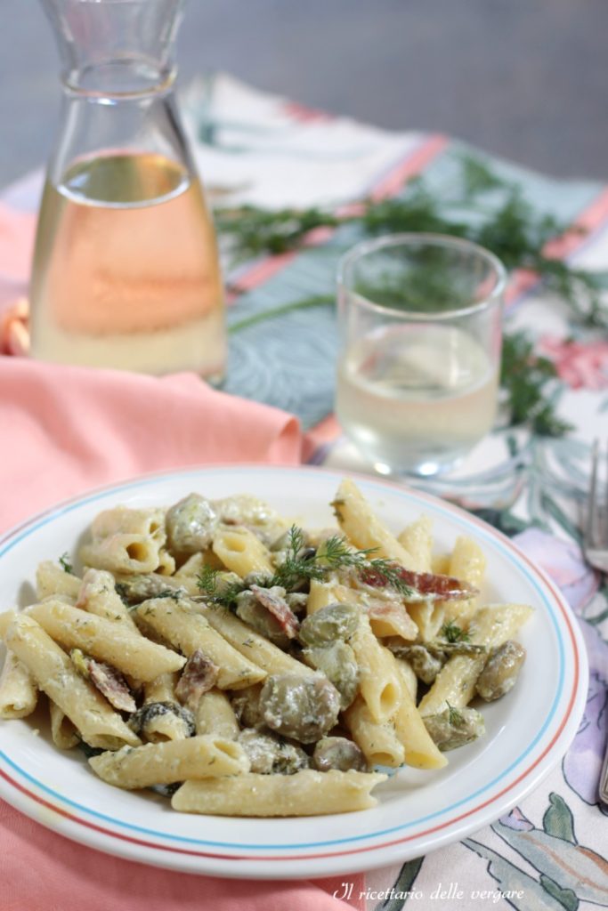 Penne avec fèves et lardons
