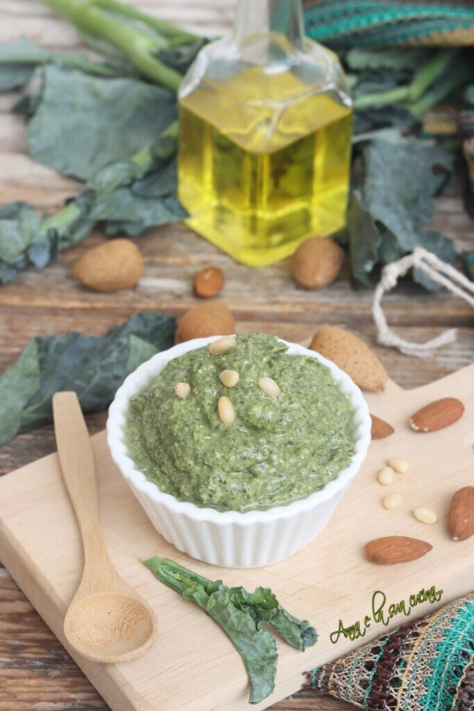 pesto de brocolis mixé avec amandes et pignons