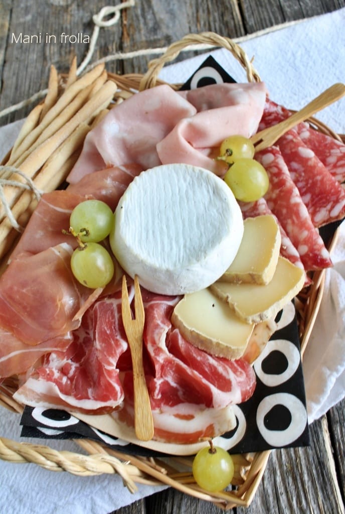 Plateau assorti de Charcuteries et Fromages,