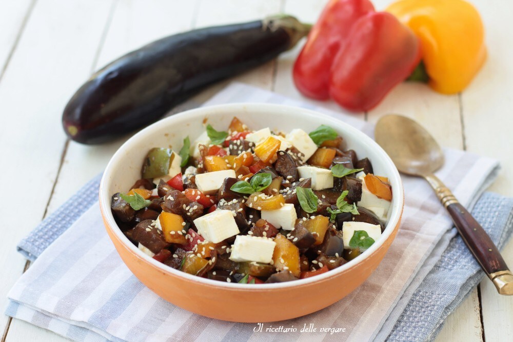 Mélange de légumes à la poêle avec fromage