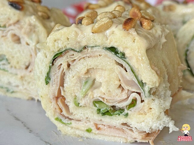 ROULEAUX DE SANDWICHES À LA SAUCE THONNÉE