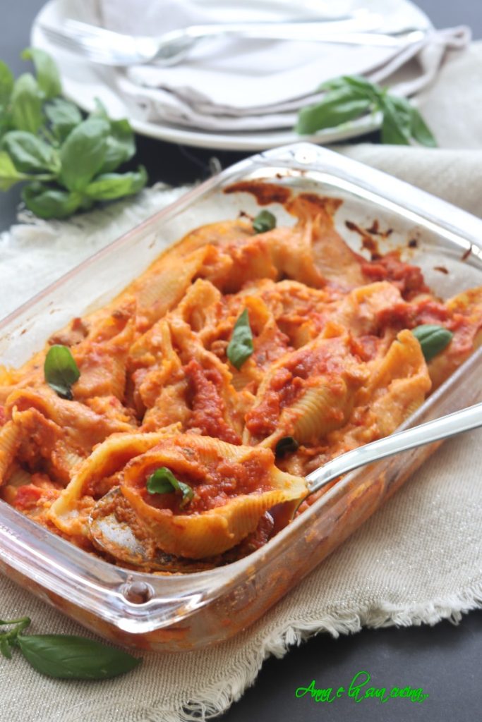 conchiglioni farcis avec ragù de viande et béchamel