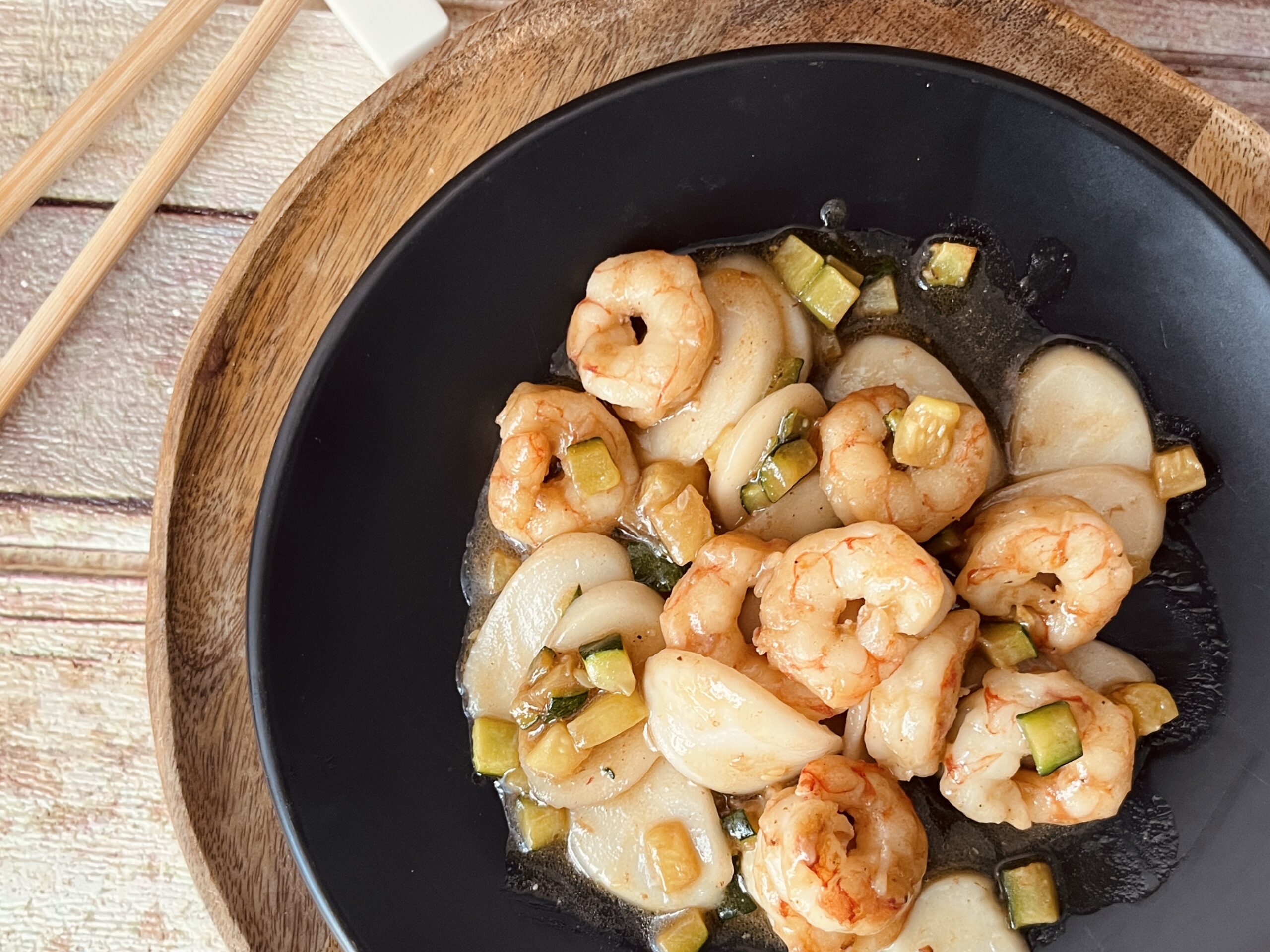 Gnocchis de riz avec crevettes et courgettes