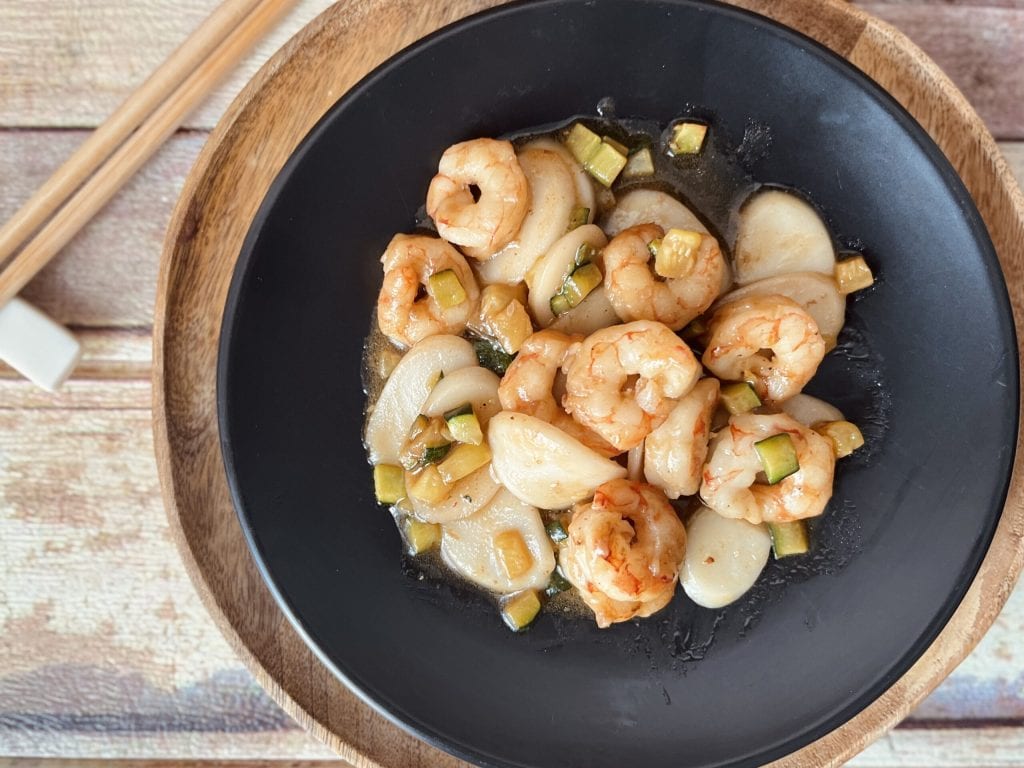 Gnocchis de riz avec crevettes et courgettes