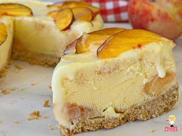 GÂTEAU AVEC LA GLACE EN BAC