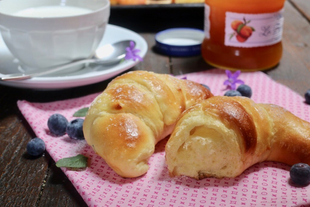 croissants très moelleux de pain brioché