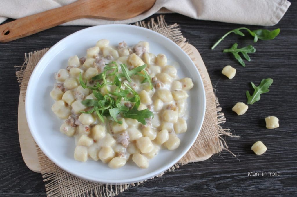 Gnocchis de pommes de terre avec Saucisse et Taleggio