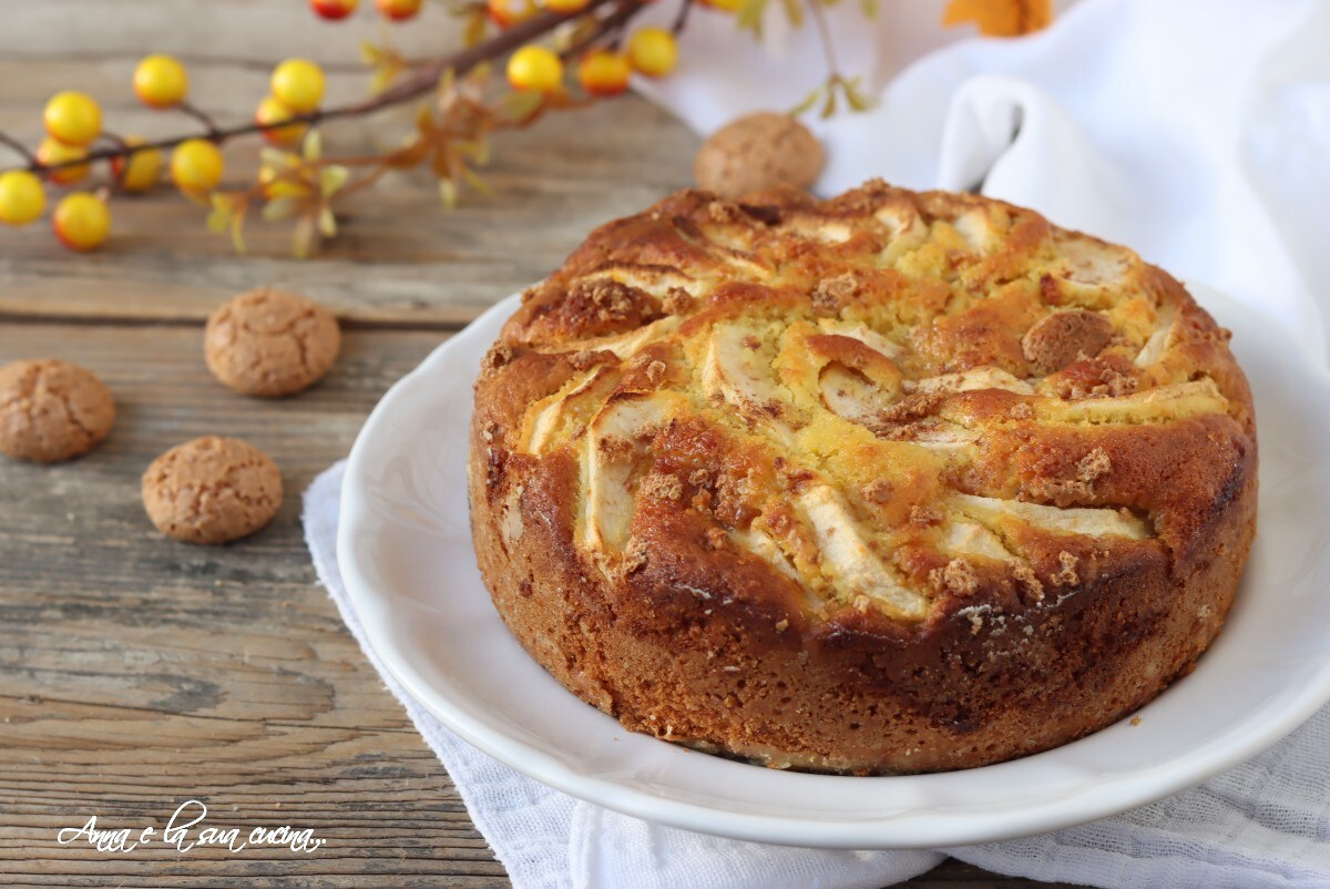 Gâteau aux pommes avec confiture et amaretti secs