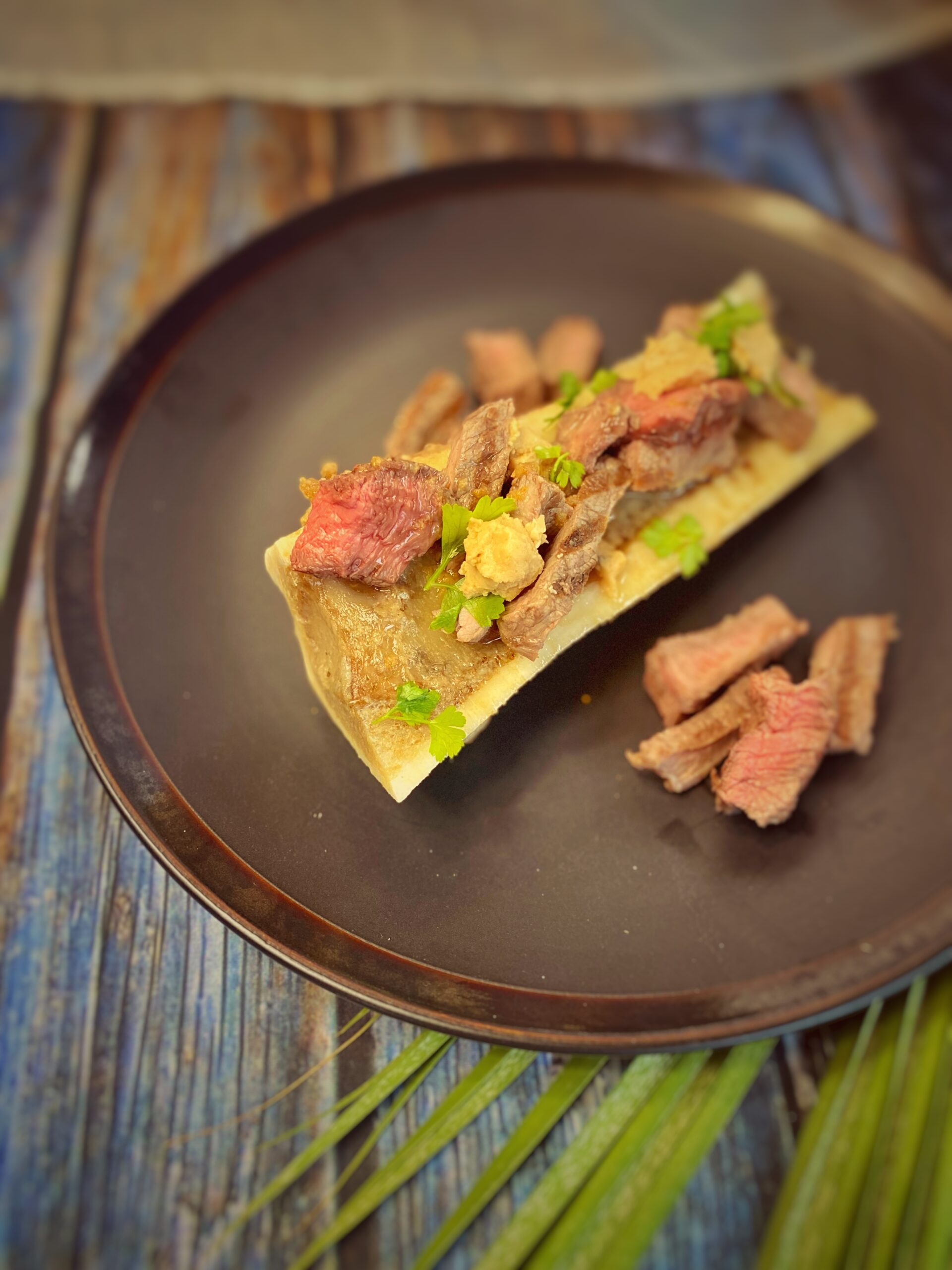 Kilawin de bœuf avec beurre de moelle (Philippines)