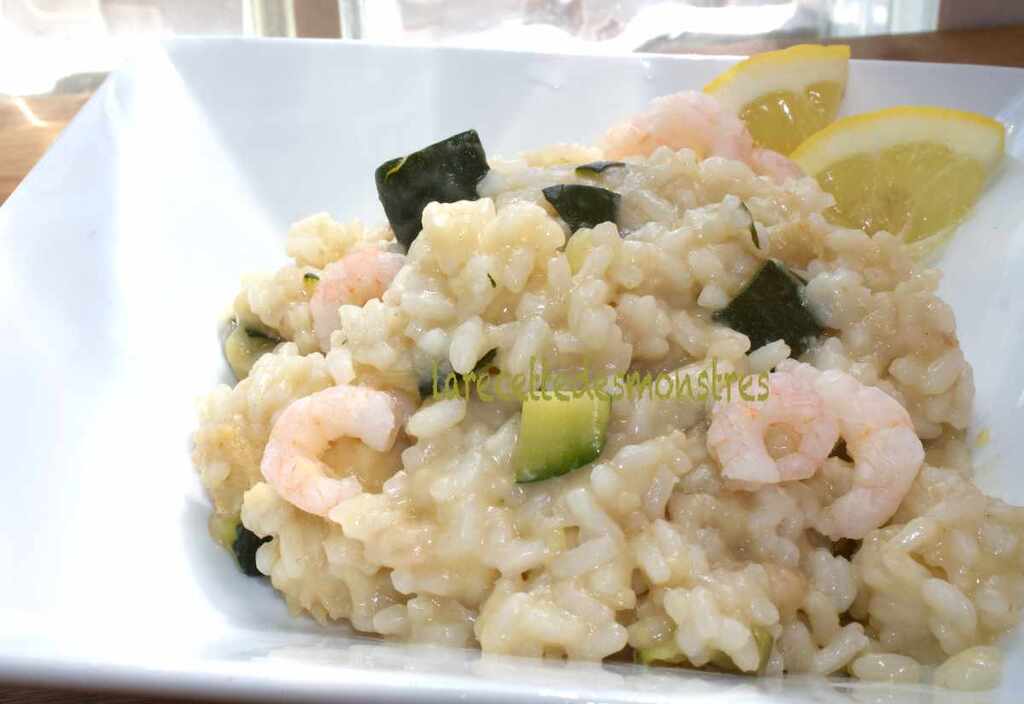 Risotto au citron avec crevettes et courgettes