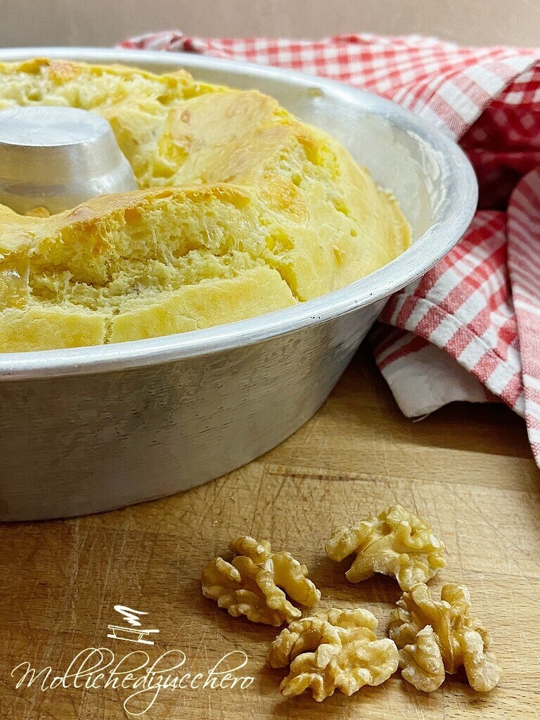 couronne salée fromages et noix