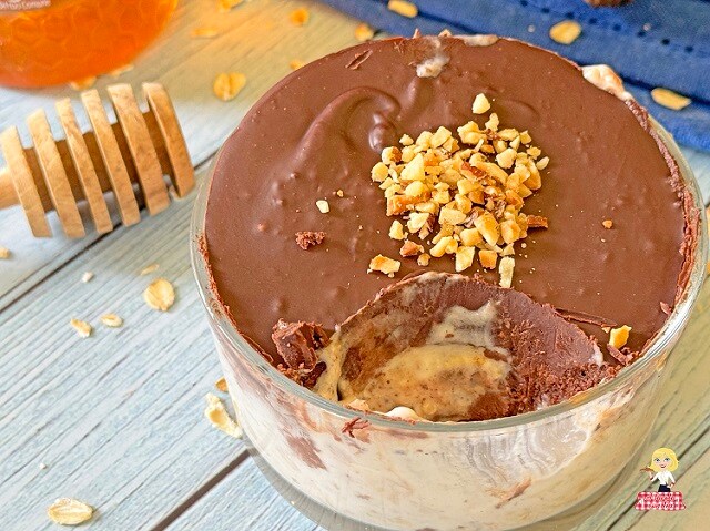 YAOURT ET FLOCONS D’AVOINE BANANE ET CHOCOLAT