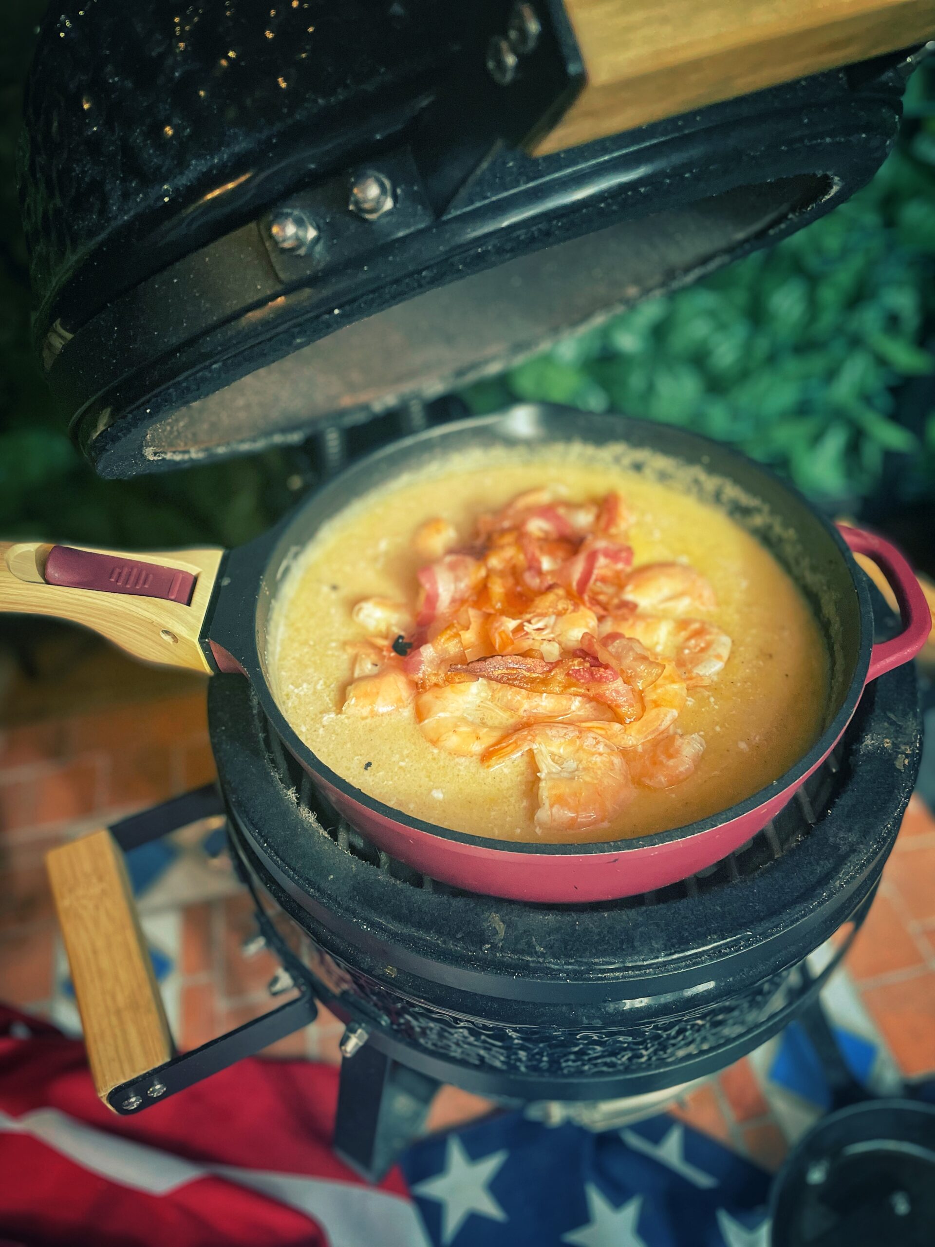 Crevettes et Grits américains au Kamado