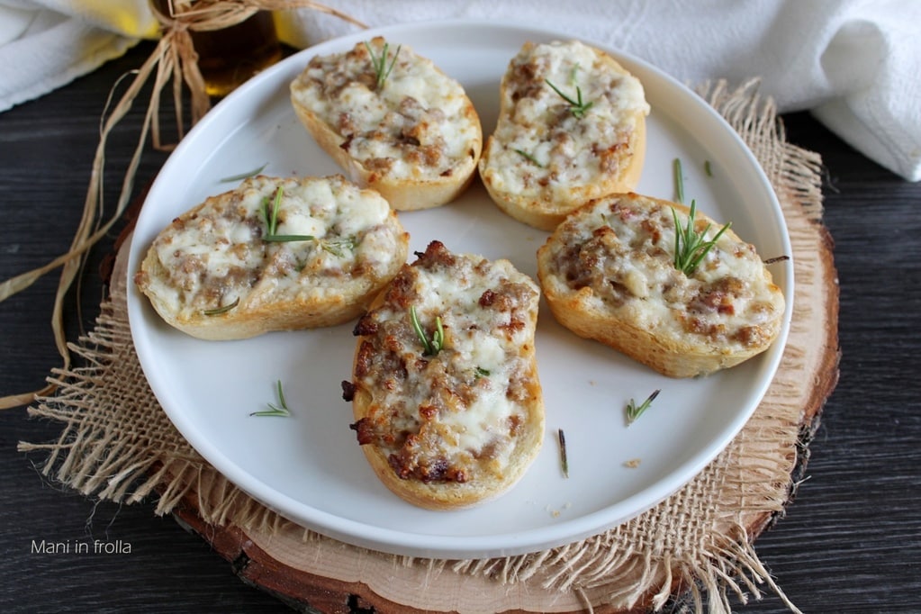 Crostini Saucisse et Stracchino