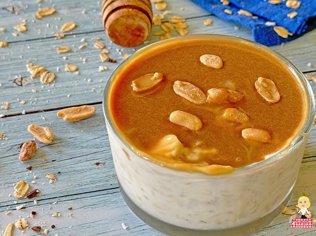 YOGURT ET FLOCONS D’AVOINE (PORRIDGE OVERNIGHT OATS) AU CARAMEL SALÉ