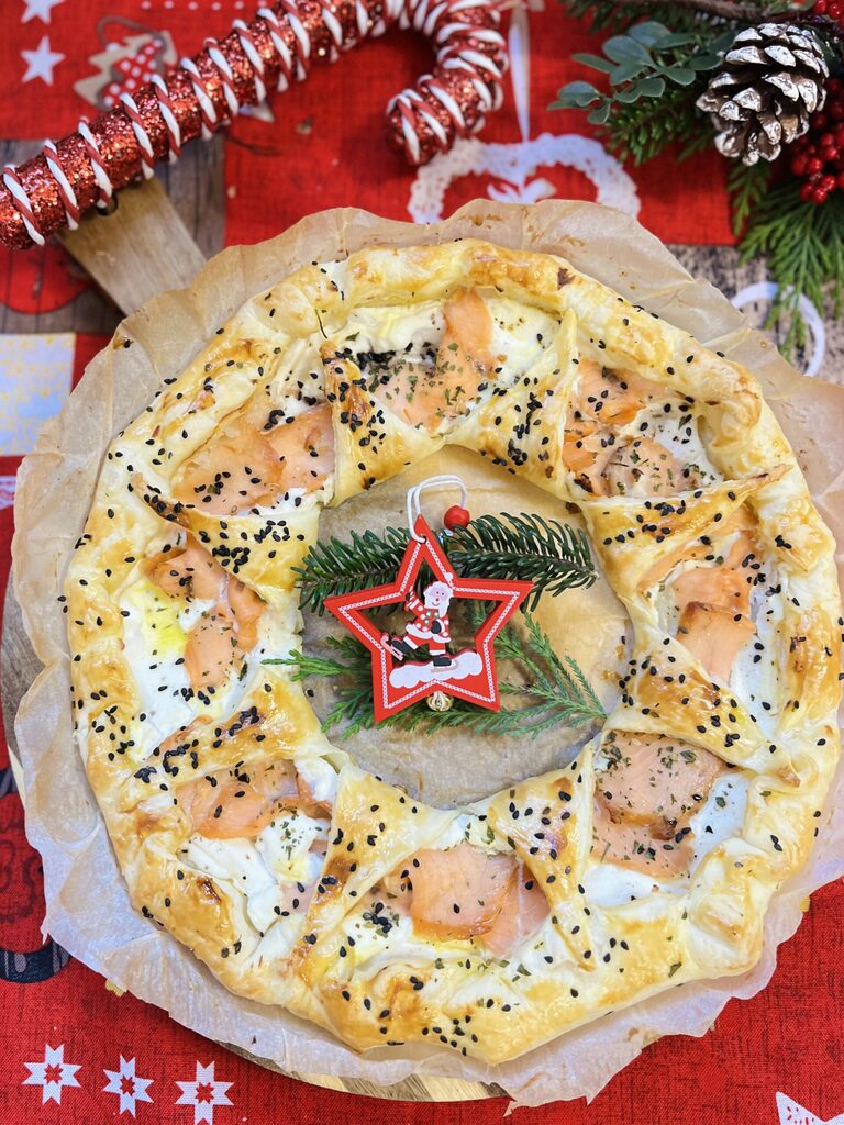 Couronne de Noël avec ricotta et saumon