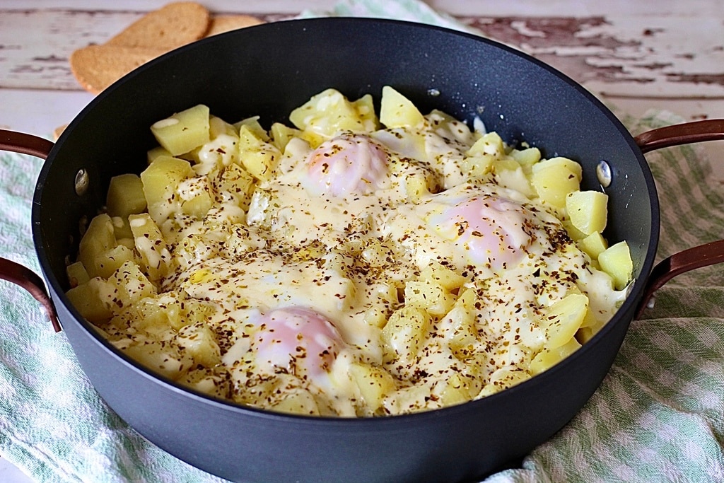 Gratin de pommes de terre à la casserole, fondant et crémeux, peu coûteux, grand rendement !