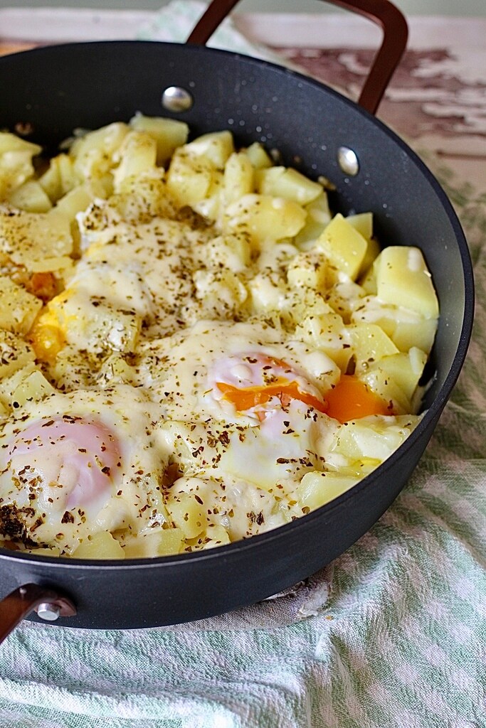 Gratin de pommes de terre à la casserole, fondant et crémeux, peu coûteux, grand rendement !