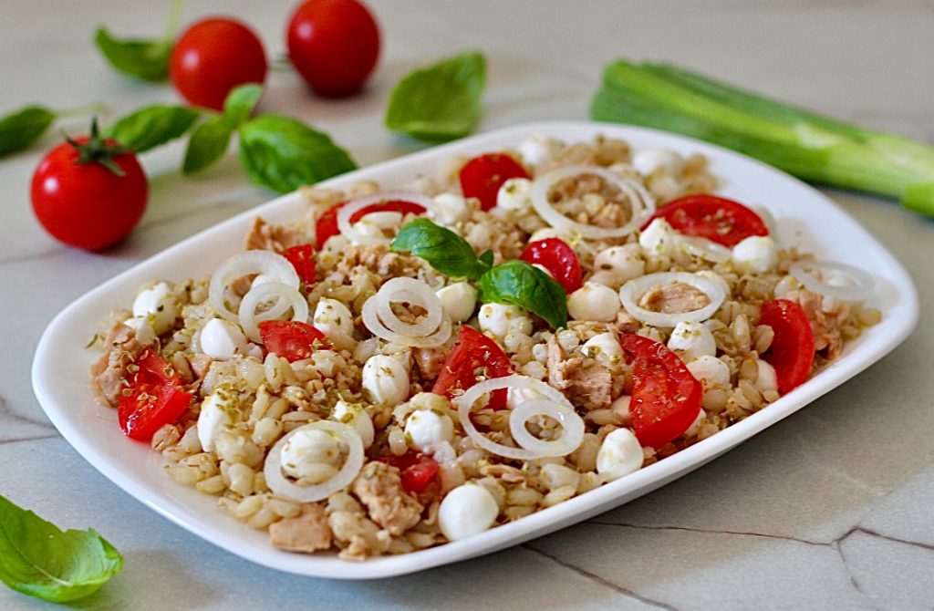 Salade d'orge estivale, pour quand tu as envie de quelque chose de frais et rassasiant.