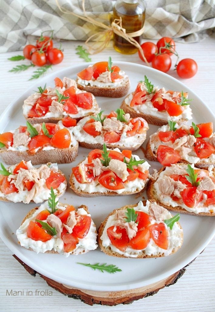 Crostini stracchino tomates cerises et thon