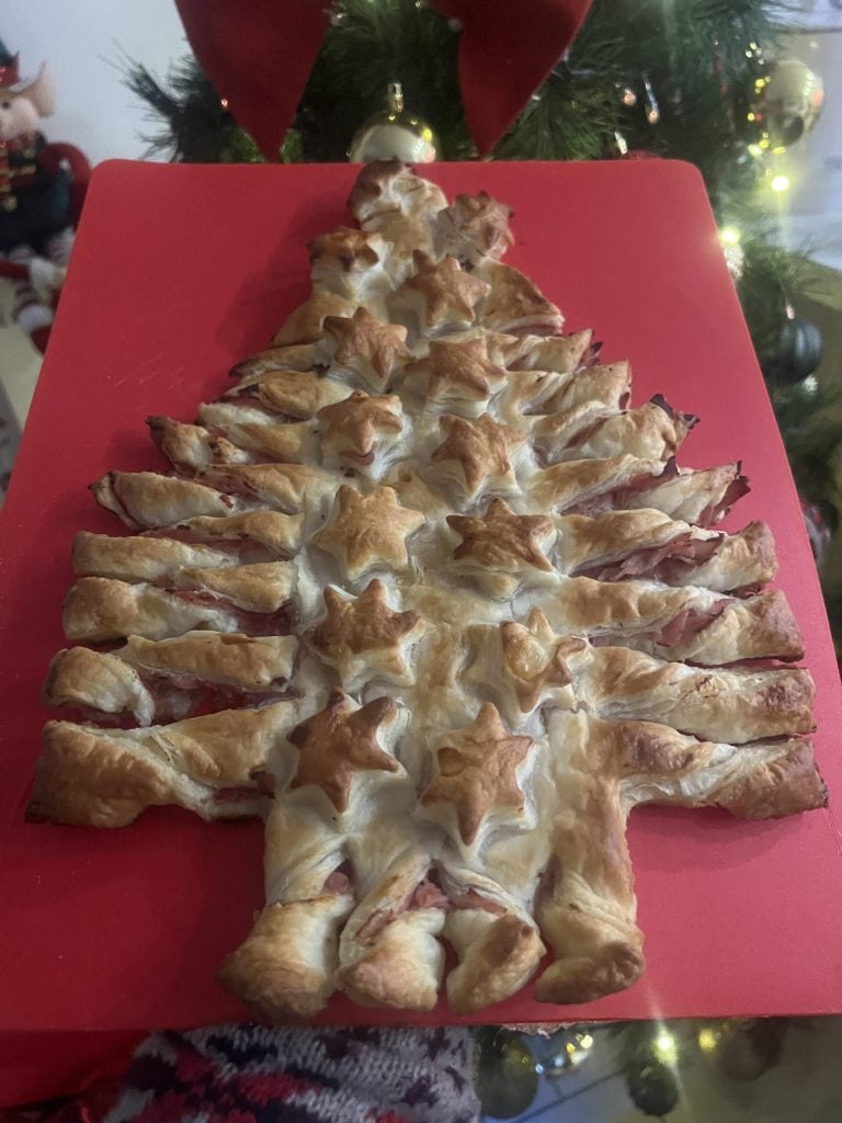 apéritif de noël arbre salé torsadé en pâte feuilletée