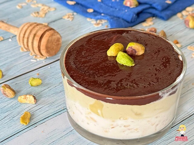 YAOURT ET FLOCONS D’AVOINE (PORRIDGE OVERNIGHT OATS) PISTACHE ET CHOCOLAT