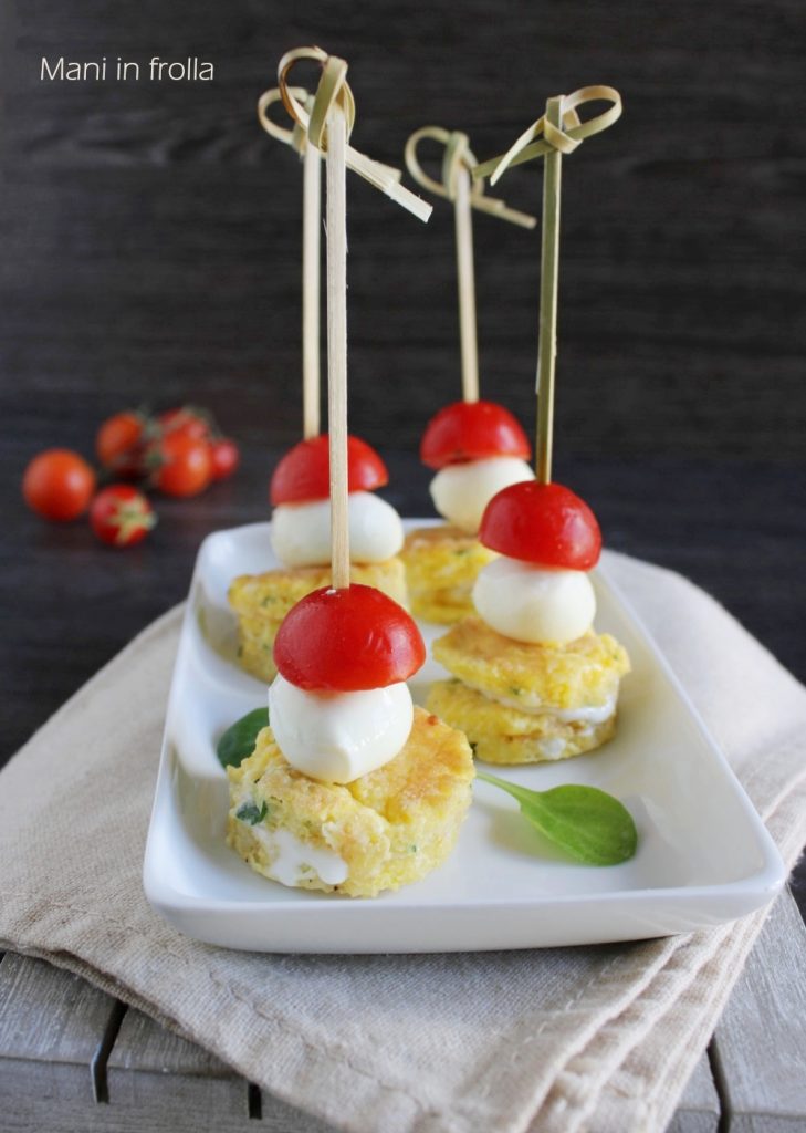 Tourtes de frittata avec fromage et tomates cerises