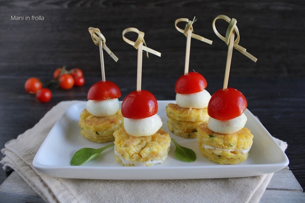 Tourtes de frittata avec fromage et tomates cerises