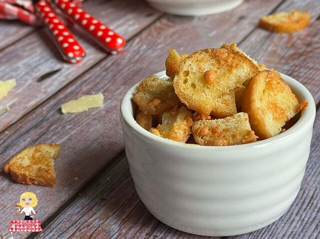 CROÛTONS de PAIN pour SALADES