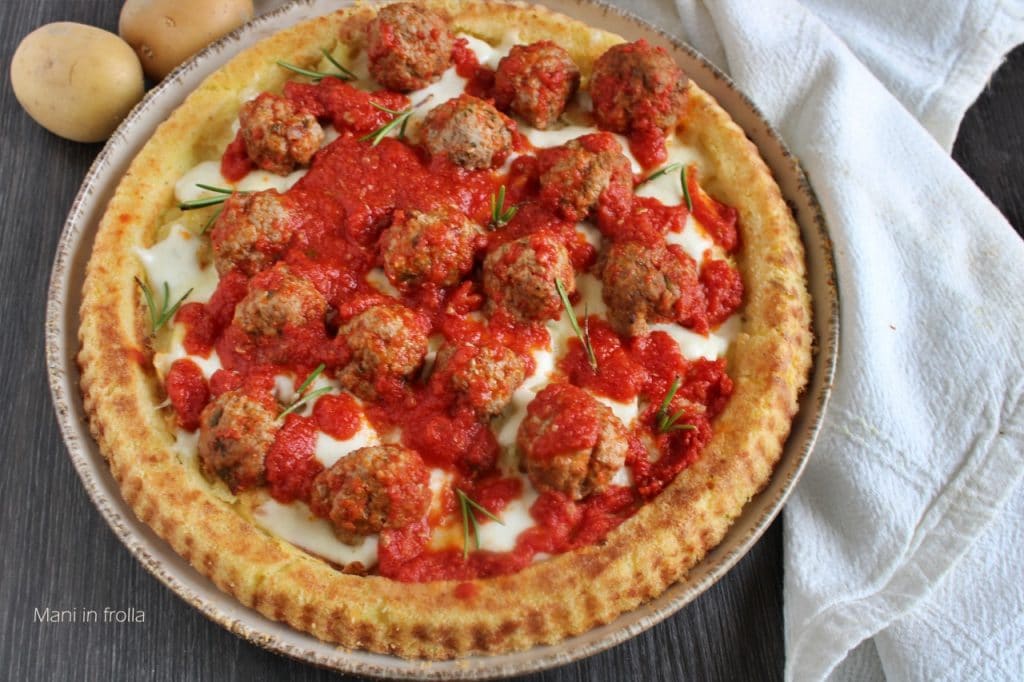 Tarte de pommes de terre avec boulettes